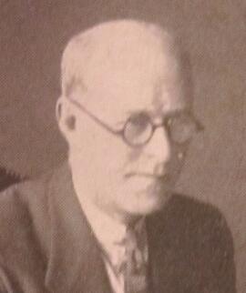 Fotos del intendente de La Plata, Alfredo C. Marchisotti, durante 1932. Exraído del libro: La Plata a través de cincuenta años.